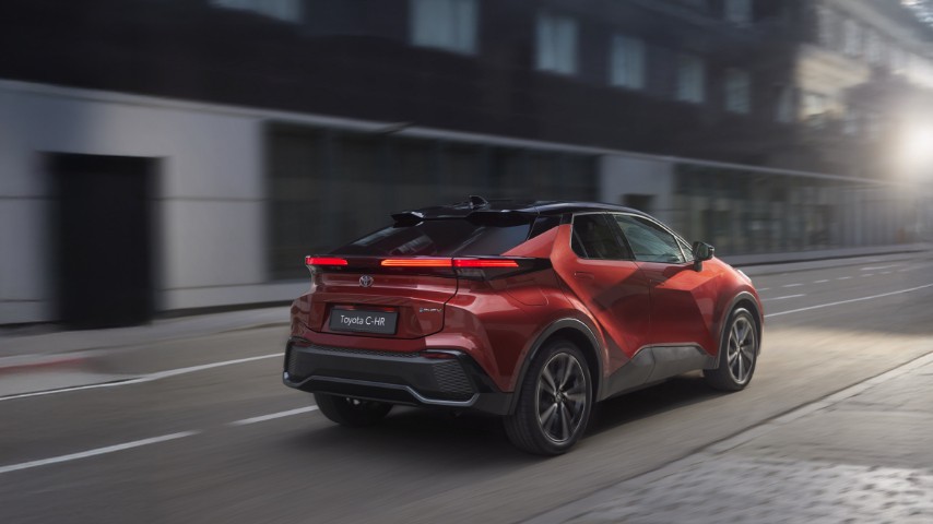 Jeśli hybryda plug-in, to od Toyoty. Marka liderem rynku PHEV